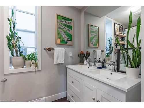 465 Ontario Street, London, ON - Indoor Photo Showing Bathroom