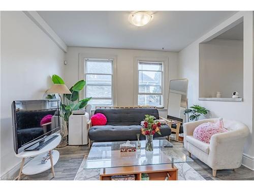 465 Ontario Street, London, ON - Indoor Photo Showing Living Room