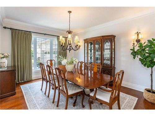 18 Exmoor Place, London, ON - Indoor Photo Showing Dining Room