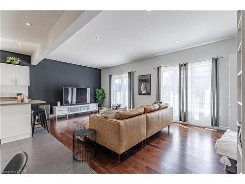 2549 Asima Drive, London, ON - Indoor Photo Showing Living Room