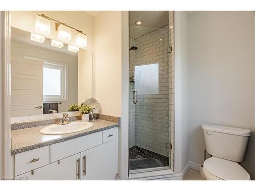 2549 Asima Drive, London, ON - Indoor Photo Showing Bathroom