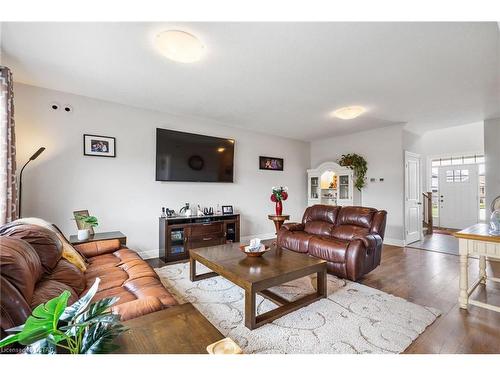 8 Brookfield Avenue, Ingersoll, ON - Indoor Photo Showing Living Room