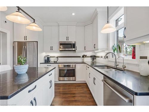 8 Brookfield Avenue, Ingersoll, ON - Indoor Photo Showing Kitchen With Double Sink With Upgraded Kitchen