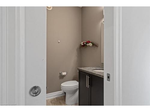 8 Brookfield Avenue, Ingersoll, ON - Indoor Photo Showing Bathroom