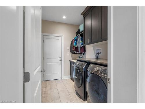 8 Brookfield Avenue, Ingersoll, ON - Indoor Photo Showing Laundry Room