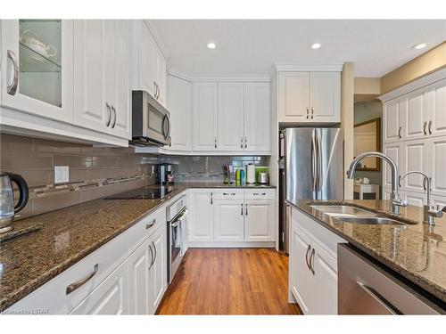 8 Brookfield Avenue, Ingersoll, ON - Indoor Photo Showing Kitchen With Double Sink With Upgraded Kitchen