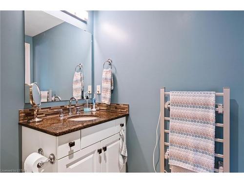 8 Brookfield Avenue, Ingersoll, ON - Indoor Photo Showing Bathroom