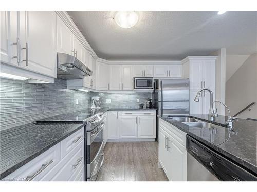 3413 Castle Rock Place, London, ON - Indoor Photo Showing Kitchen With Double Sink With Upgraded Kitchen