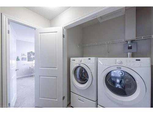 3413 Castle Rock Place, London, ON - Indoor Photo Showing Laundry Room