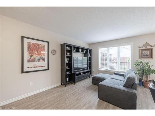 3413 Castle Rock Place, London, ON - Indoor Photo Showing Living Room