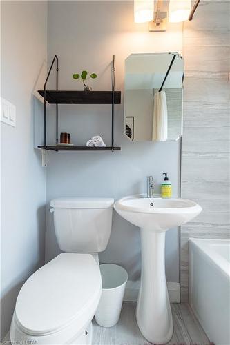 124 Raywood Avenue, London, ON - Indoor Photo Showing Bathroom