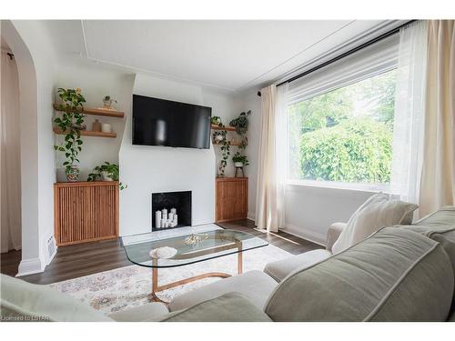 124 Raywood Avenue, London, ON - Indoor Photo Showing Living Room