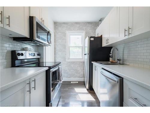 124 Raywood Avenue, London, ON - Indoor Photo Showing Kitchen With Double Sink