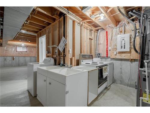 946 Queensborough Court, London, ON - Indoor Photo Showing Laundry Room