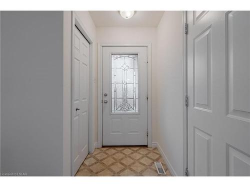 946 Queensborough Court, London, ON - Indoor Photo Showing Other Room