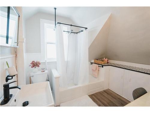 124 Second Avenue, North Bay, ON - Indoor Photo Showing Bathroom