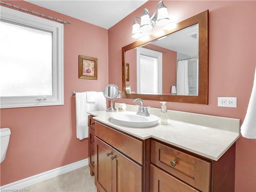 43 Dunsmoor Road, London, ON - Indoor Photo Showing Bathroom