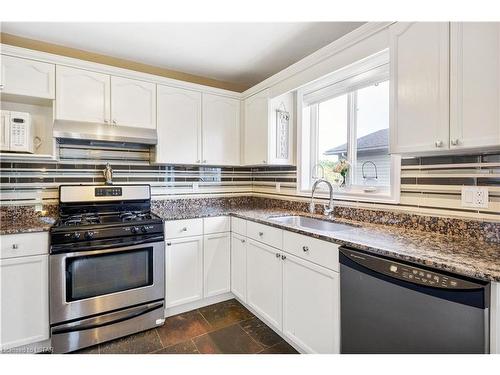 4987 Malden Road, Windsor, ON - Indoor Photo Showing Kitchen