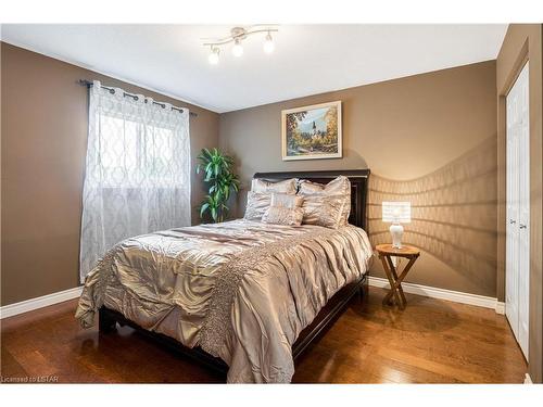 4987 Malden Road, Windsor, ON - Indoor Photo Showing Bedroom