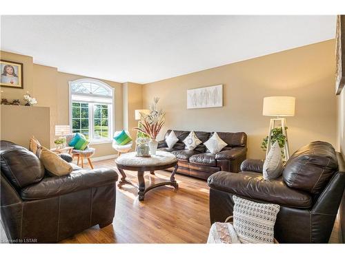 4987 Malden Road, Windsor, ON - Indoor Photo Showing Living Room