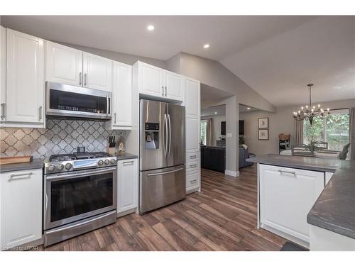 1453 Kostis Avenue, London, ON - Indoor Photo Showing Kitchen