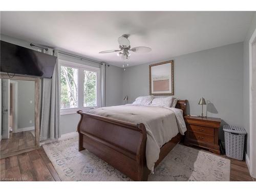 1453 Kostis Avenue, London, ON - Indoor Photo Showing Bedroom