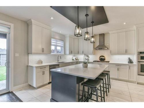 3313 Mersea Street, London, ON - Indoor Photo Showing Kitchen With Upgraded Kitchen
