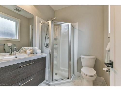 3313 Mersea Street, London, ON - Indoor Photo Showing Bathroom