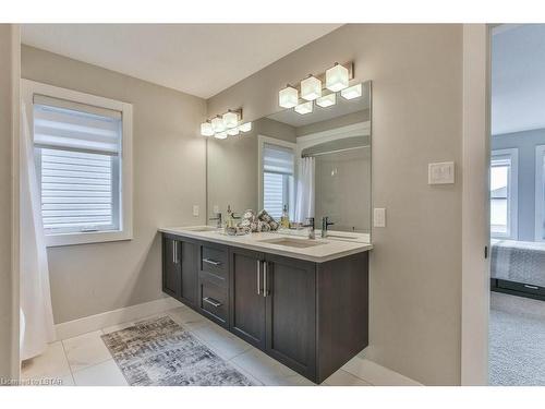 3313 Mersea Street, London, ON - Indoor Photo Showing Bathroom