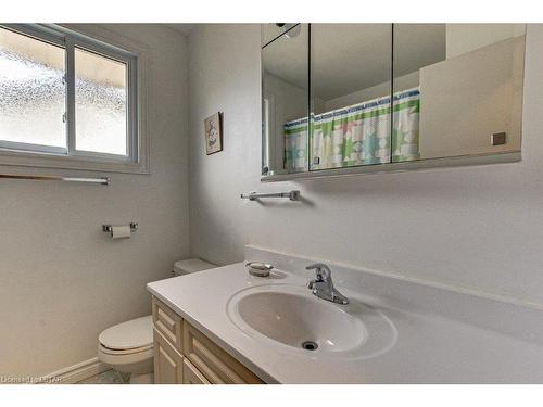 62 Carmen Crescent, London, ON - Indoor Photo Showing Bathroom