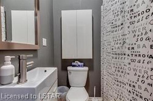 230 Edinburgh Street, London, ON - Indoor Photo Showing Bathroom