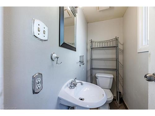 19 Sasha Crescent, London, ON - Indoor Photo Showing Bathroom