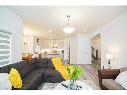 1623 Chelton Court, London, ON - Indoor Photo Showing Living Room