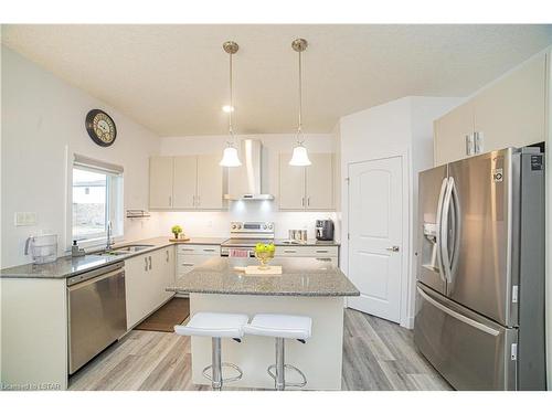 1623 Chelton Court, London, ON - Indoor Photo Showing Kitchen With Double Sink With Upgraded Kitchen