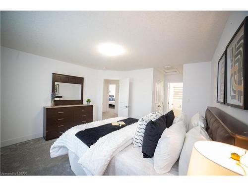 1623 Chelton Court, London, ON - Indoor Photo Showing Bedroom