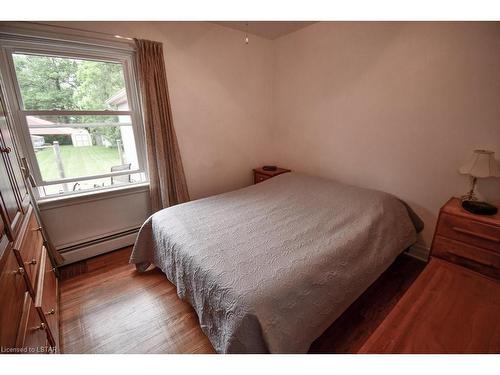 240 Greenwood Avenue, London, ON - Indoor Photo Showing Bedroom
