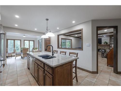 134 Parks Edge Crescent, London, ON - Indoor Photo Showing Kitchen With Double Sink