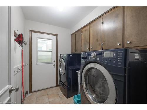 134 Parks Edge Crescent, London, ON - Indoor Photo Showing Laundry Room