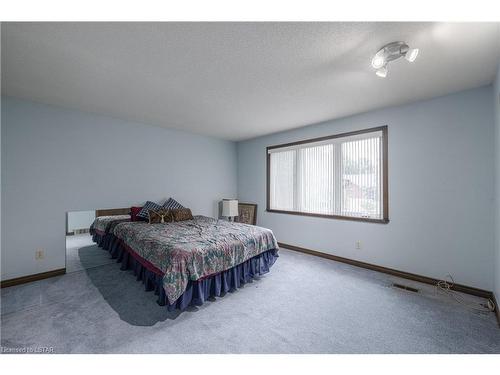 134 Parks Edge Crescent, London, ON - Indoor Photo Showing Bedroom