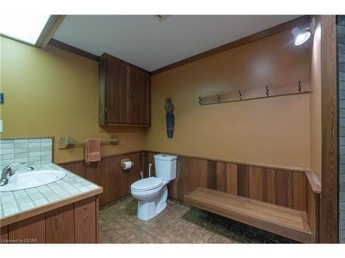 134 Parks Edge Crescent, London, ON - Indoor Photo Showing Bathroom