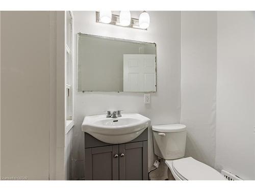 225 Cathcart Street, London, ON - Indoor Photo Showing Bathroom