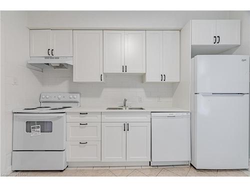 225 Cathcart Street, London, ON - Indoor Photo Showing Kitchen With Double Sink