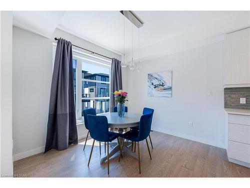 858 West Village Square, London, ON - Indoor Photo Showing Dining Room