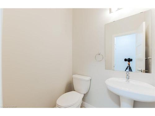858 West Village Square, London, ON - Indoor Photo Showing Bathroom