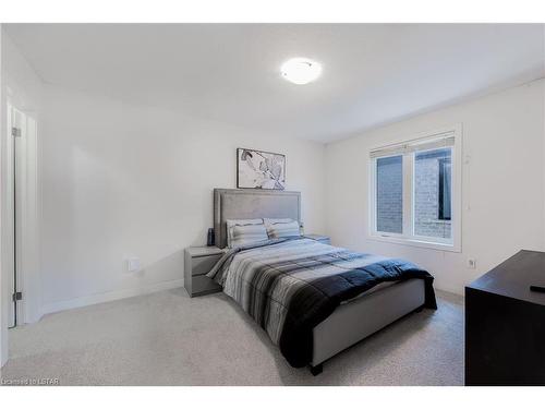 858 West Village Square, London, ON - Indoor Photo Showing Bedroom