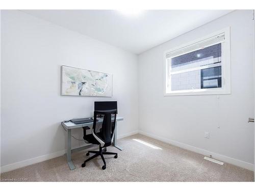 858 West Village Square, London, ON - Indoor Photo Showing Other Room