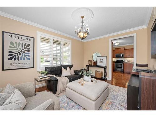 1494 Lawson Road, London, ON - Indoor Photo Showing Living Room