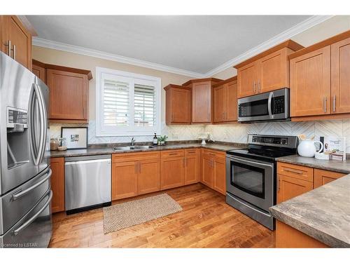 1494 Lawson Road, London, ON - Indoor Photo Showing Kitchen With Double Sink