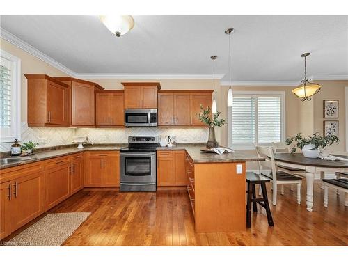 1494 Lawson Road, London, ON - Indoor Photo Showing Kitchen