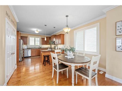 1494 Lawson Road, London, ON - Indoor Photo Showing Dining Room